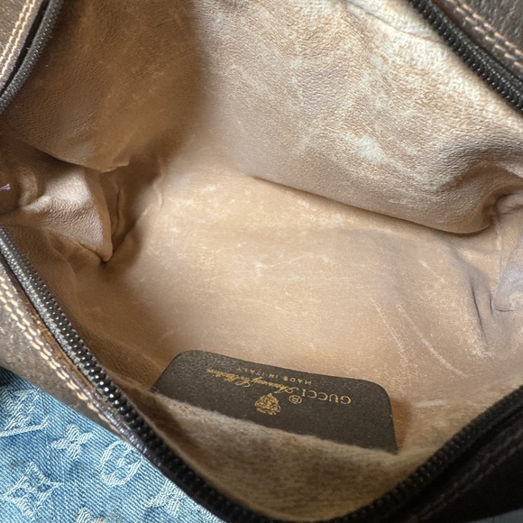 Authentic Gucci vintage web cherry line
crossbody, original strap & certificate - Picture 9 of 11